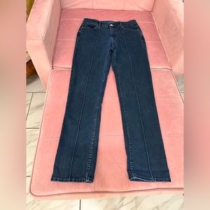 White‎ House Black Market Slim ankle Jean with front leg seem detail size 4